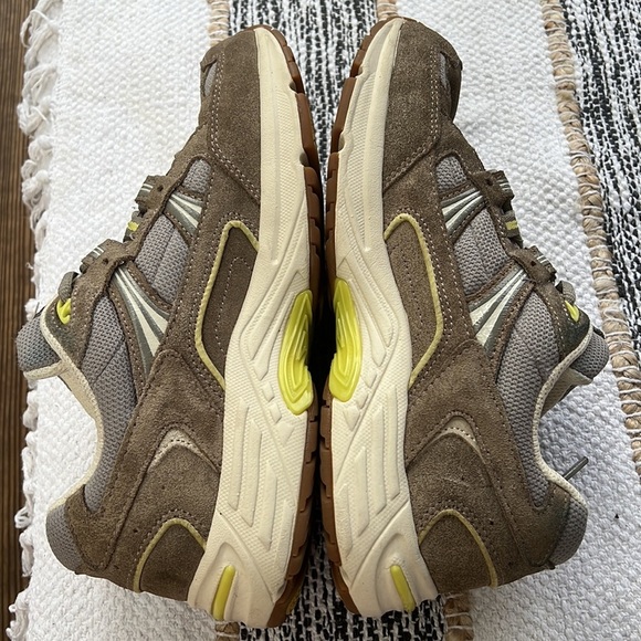 Vionic 23Walk Walker Suede Sneakers. Women’s Size 8. - Picture 6 of 10